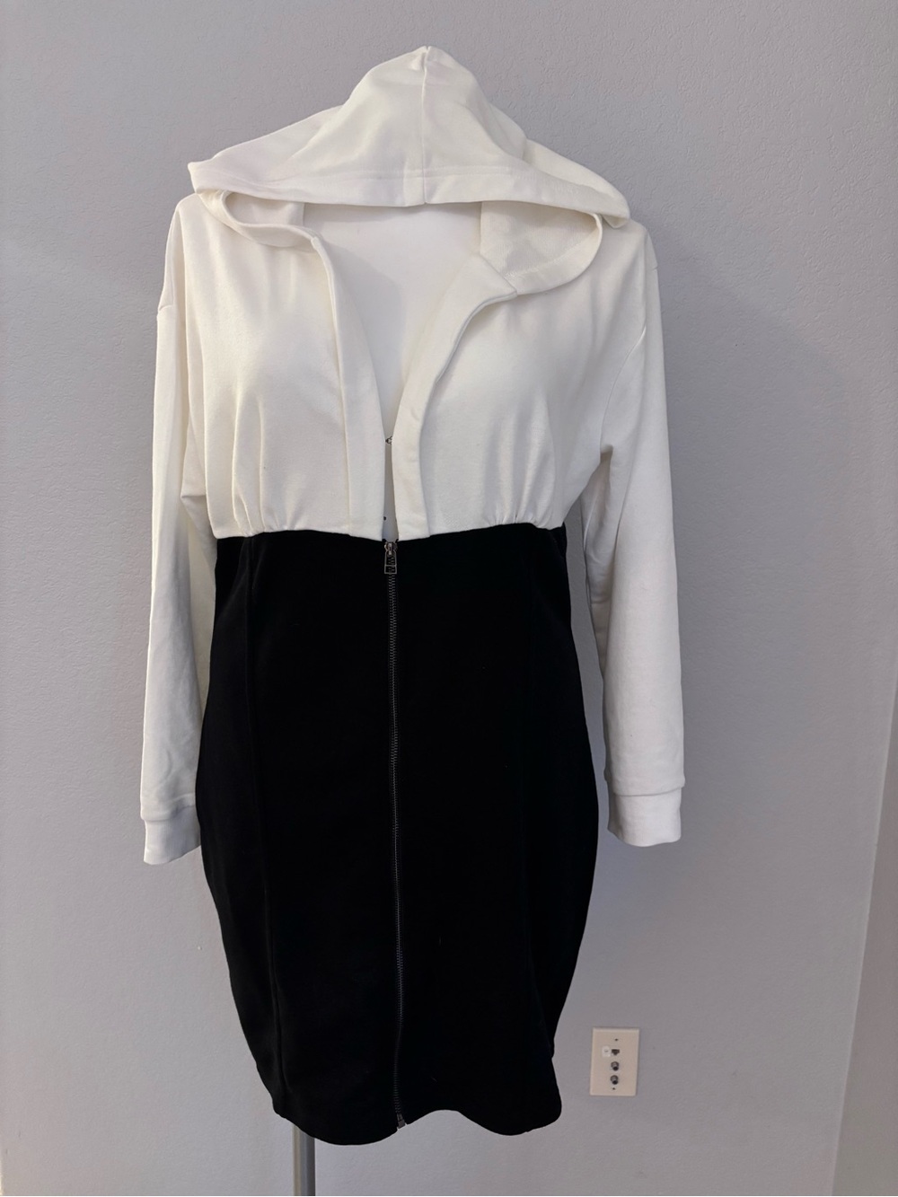 VENUS White Knit Hooded Zip Front Dress